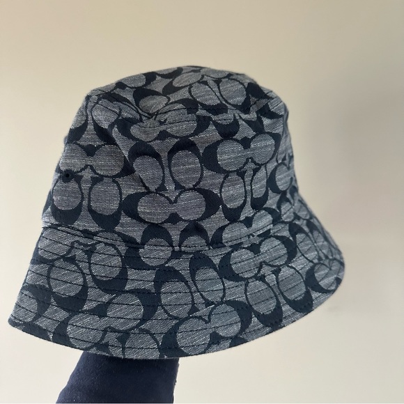 NWT COACH SIGNATURE CHAMBRAY BUCKET HAT CI497 M/L - Picture 5 of 6